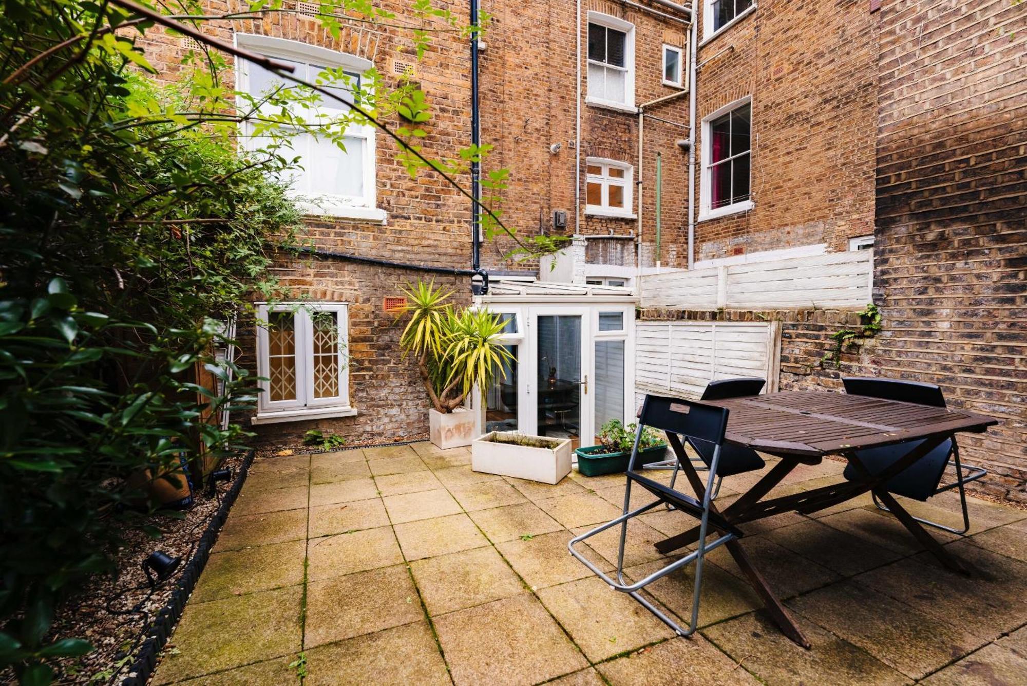 2 Bed Portobello Rd - Moments From Tube! Дом отдыха Лондон
