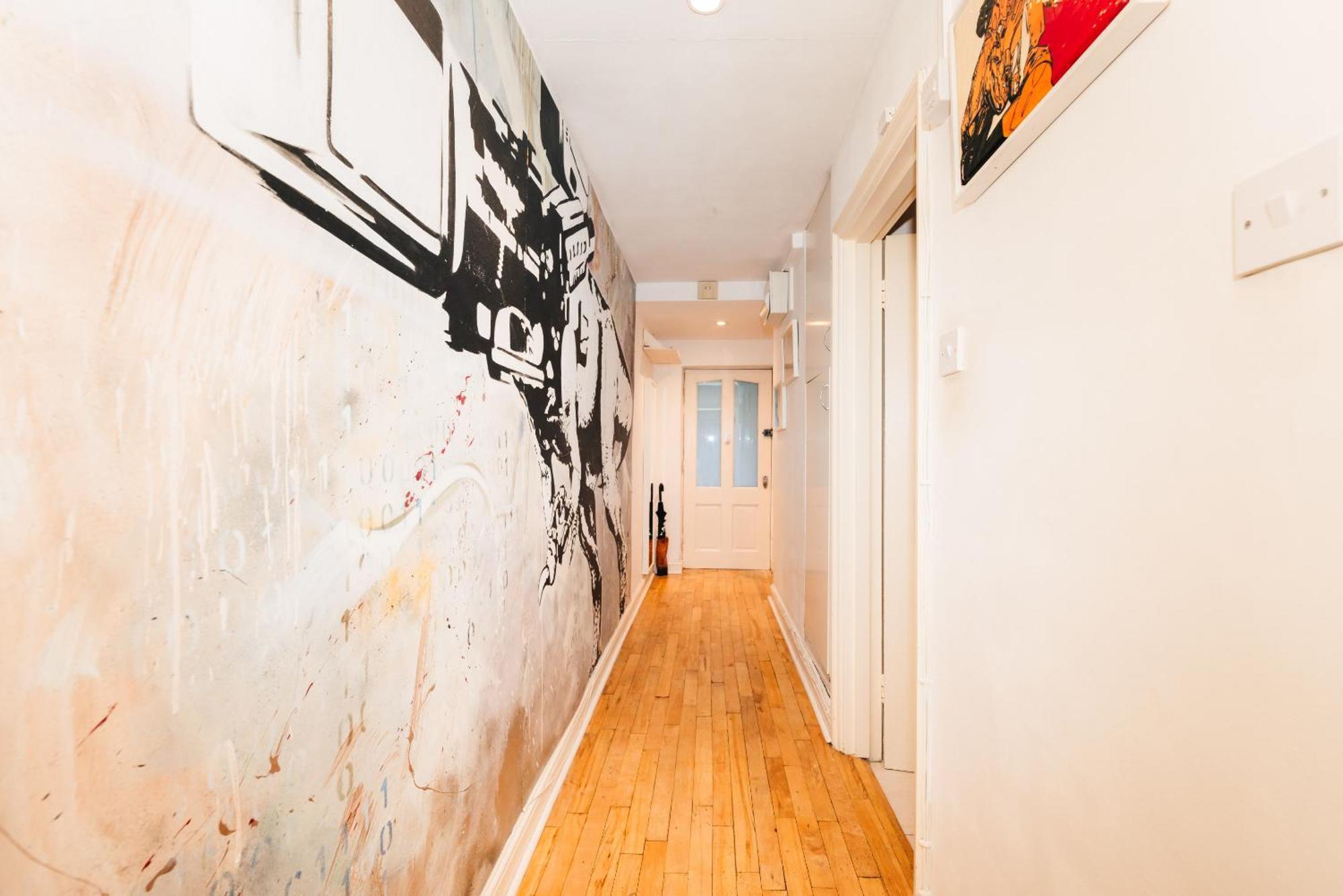 Дом отдыха 2 Bed Portobello Rd - Moments From Tube! Лондон