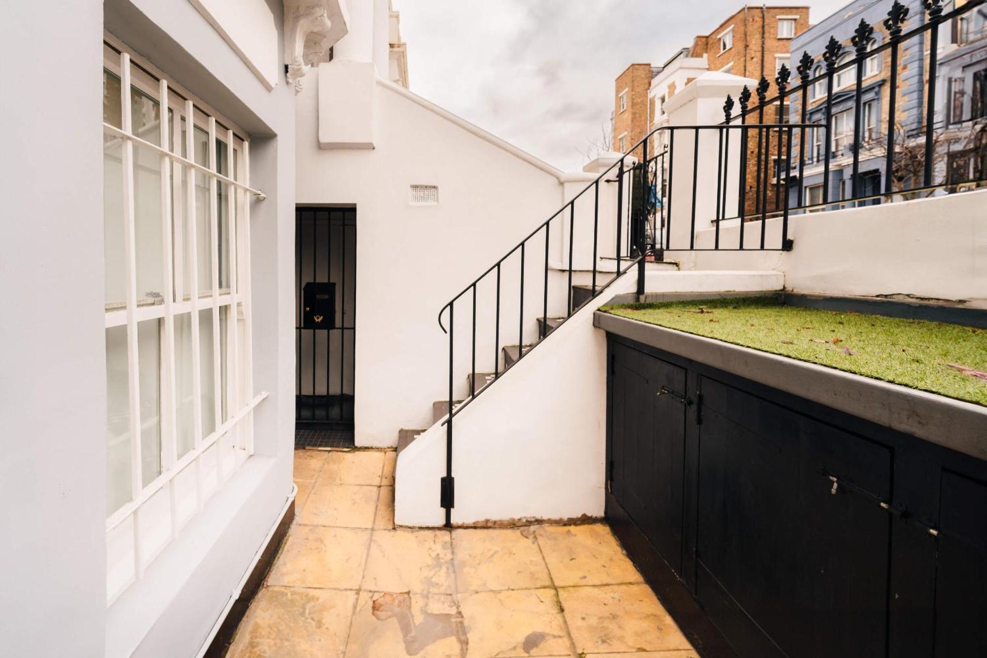 2 Bed Portobello Rd - Moments From Tube! Vakantiehuis Londen